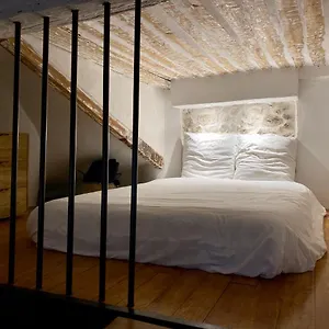 https://charmant-studio-vieil-antibes.fr-provencehotel.com